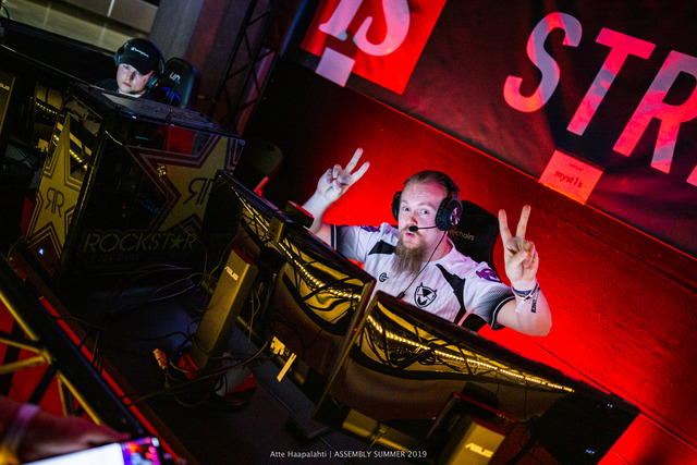 asms19_atte_haapalahti-5787.jpg by PERJANTAI